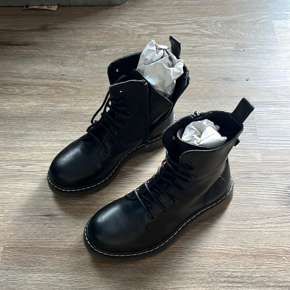 Musee & Cloud Black Boots